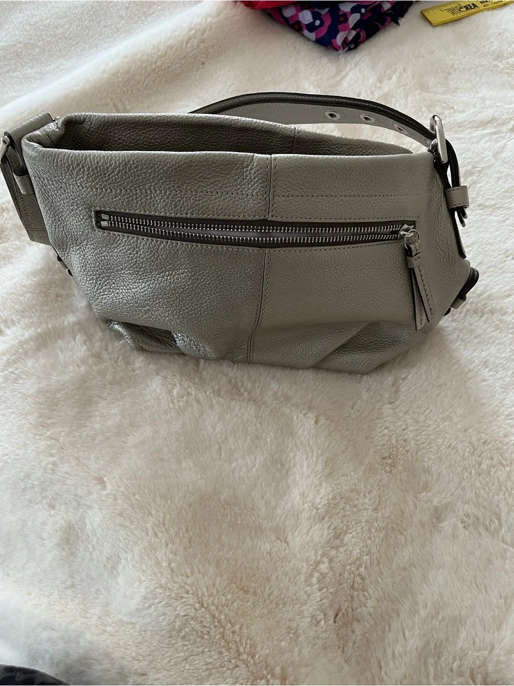 Gorgeous Coach Leather Bag in Silver Metallic!